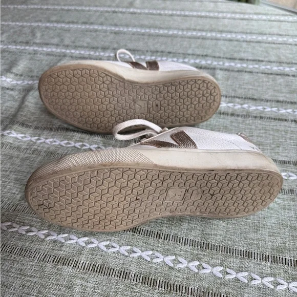 Veja campo bicolor low top White & Gold Sneakers US 8 - Picture 6 of 9